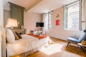 Le Petit Avignon - chambres & appartement à deux pas du Pont d'Avignon et du Palais des Papes